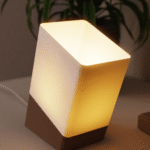 مصباح طاولة بتصميم عصري وبسيط - إضاءة أنيقة لكل زاوية