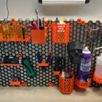 لوح جداري مع ملحقات الثبيت