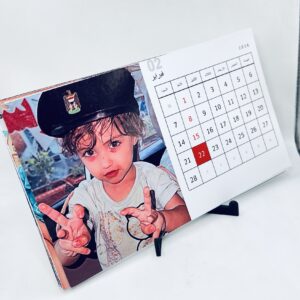 تقويم تصميم جديد وعصري مع ستاند بامكانك تخصيص الصور وايضا تخصيص التاريخ المميز