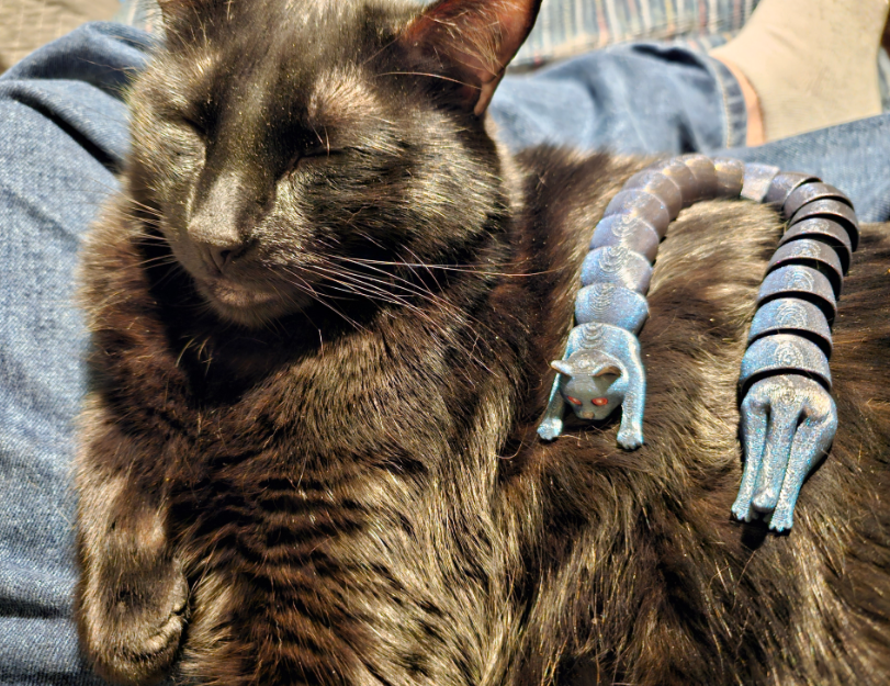 القط المرن العملاق (Flexi Cat) – قطعة ديكور تفاعلية بلمسة إبداعية - الصورة 4