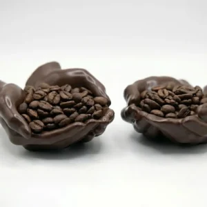 Coffee Dosing Tray - وعاء تكييل البن بتصميم "الأيدي الدافئة" الفني