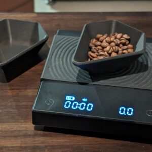 Coffee Dosing Tray - وعاء تكييل البن بتصميم "القارب الهندسي" الانسيابي